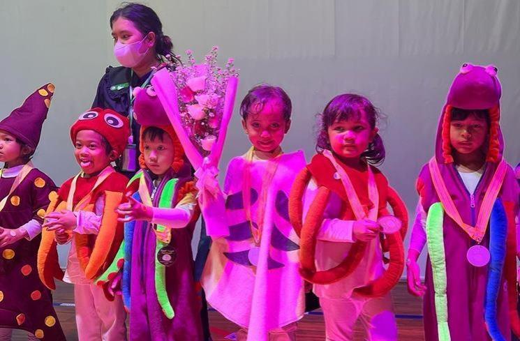 Potret Xabiru Tampil di Acara Sekolah (instagram/@rachelvennya)