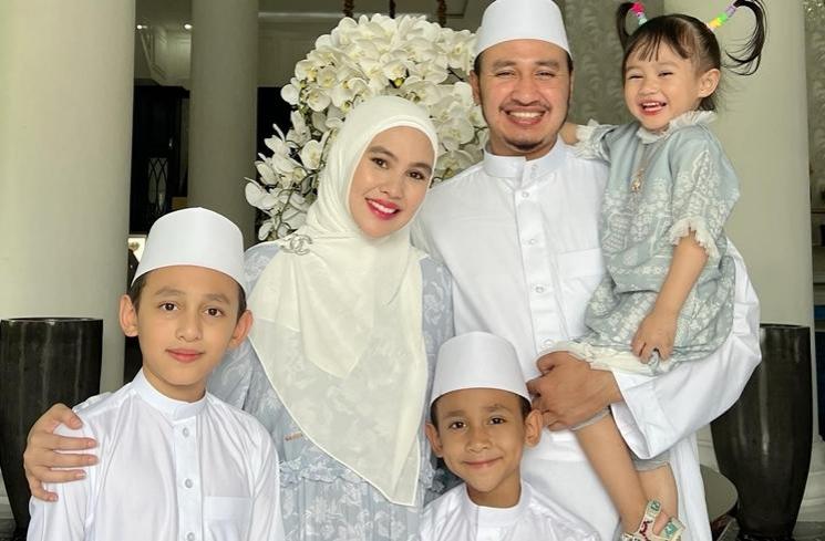Momen Artis Rayakan Idul Adha Bareng Keluarga (instagram/@kartikaputriworld)