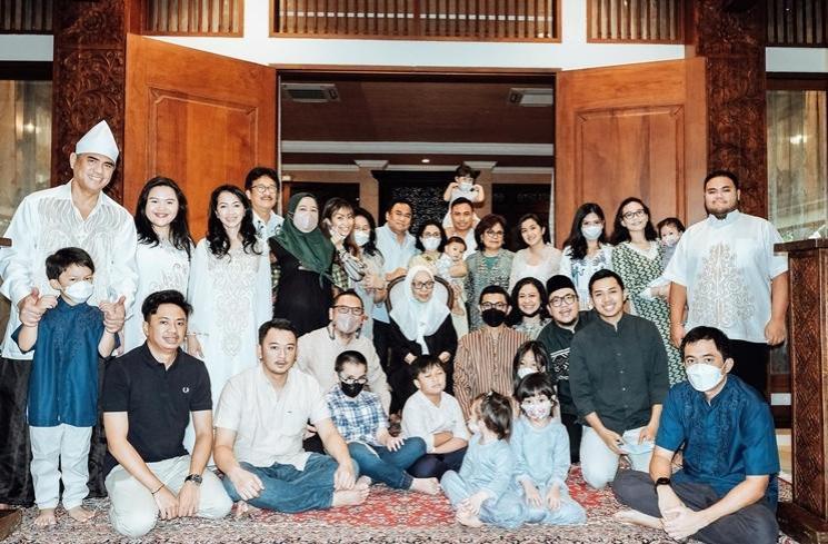 Momen Artis Rayakan Idul Adha Bareng Keluarga (instagram/@mrsayudewi)