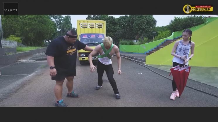 Potret Azka Corbuzier Tarik Truk 5 Ton (YouTube Azka Corbuzier)