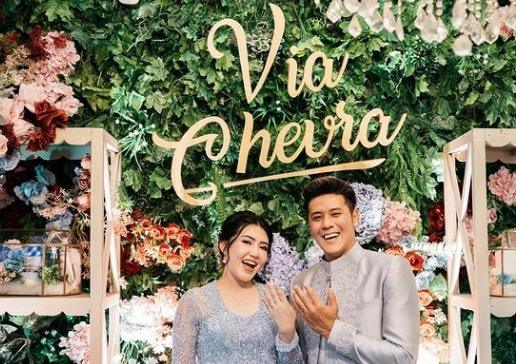 Pernikahan Artis yang Disiarkan di TV. (Instagram/viavallen)
