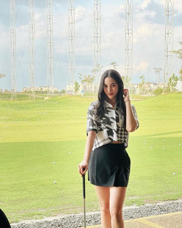 Potret Anya Geraldine Pakai Baju Olahraga (Instagram/anyageraldine)