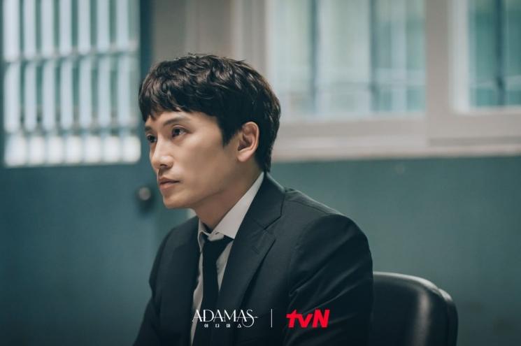 Potret Ji Sung di Adamas (Instagram/@tvn_drama)