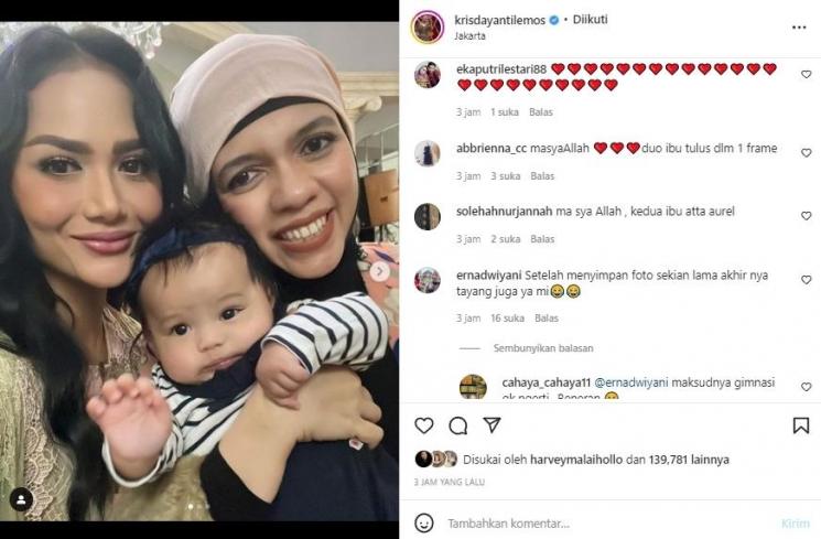 Krisdayanti pamer foto bareng ibu Atta Halilintar. (Instagram/@krisdayantilemos)