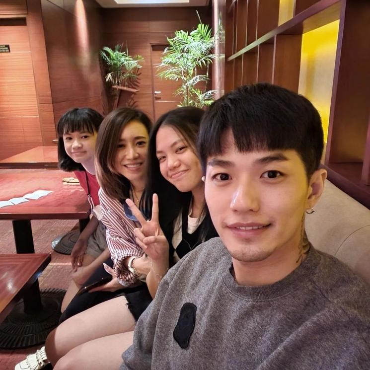 Momen Akrab Lee Jeong Hoon dan Anak Sambung (instagram/leejeonghoon)