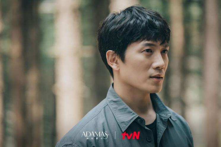 Potret Ji Sung di Adamas (Instagram/@tvn_drama)