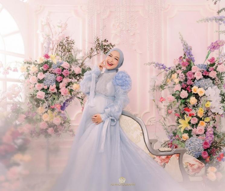 Artis Indonesia Berzodiak Cancer (Instagram/@riaricis1795)