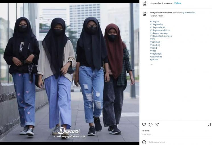 10 Potret Citayam Fashion Week Yang Sedang Viral Bak Model