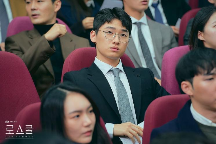 Sinopsis Law School (Soompi)