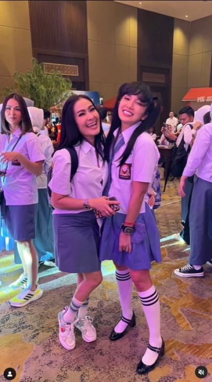 Potret Artis Hadiri Ultah Ussy Sulistiawaty. (Instagram/@isdadahlia)
