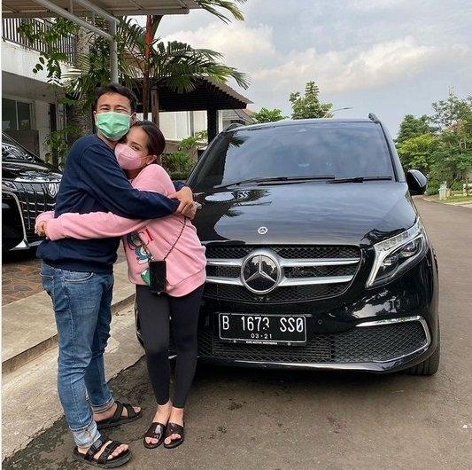 Artis Dapat Kado Mobil Mewah dari Pasangan. (Instagram/@ransentertainment)
