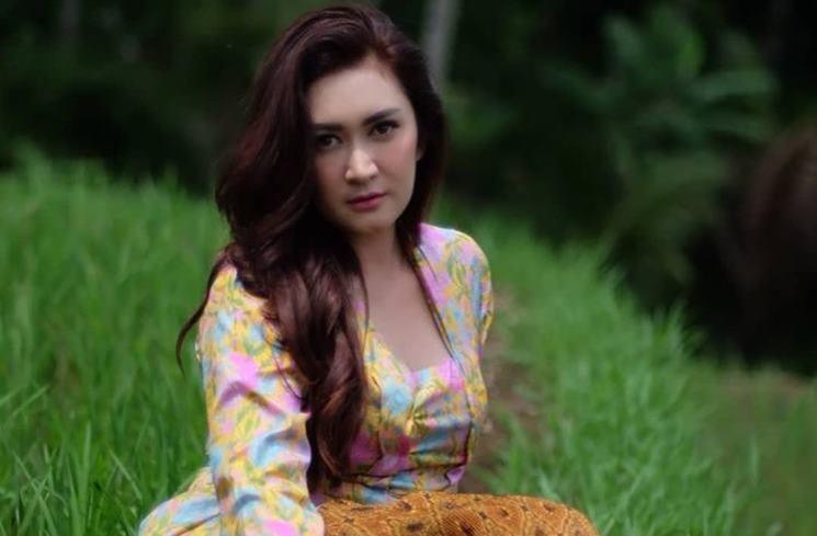 Potret Artis Ratu Sinetron Indonesia. (Instagram/@nafaurbach)