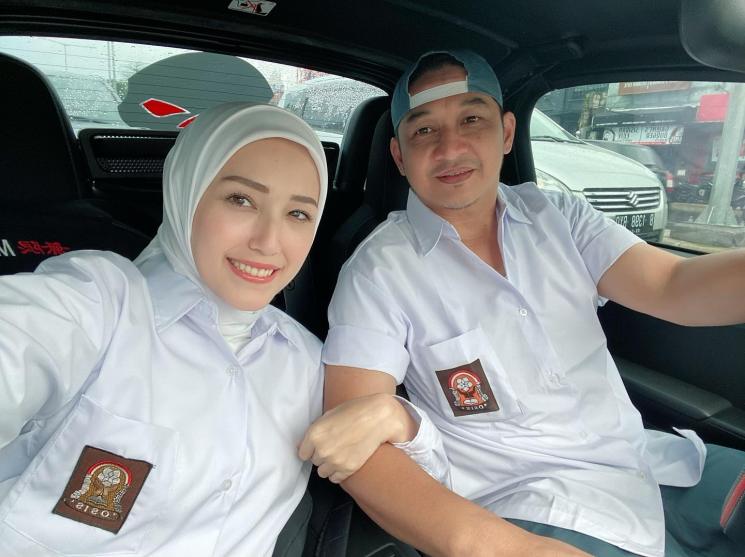 Potret Artis Hadiri Ultah Ussy Sulistiawaty. (Instagram/@adeliapasha)