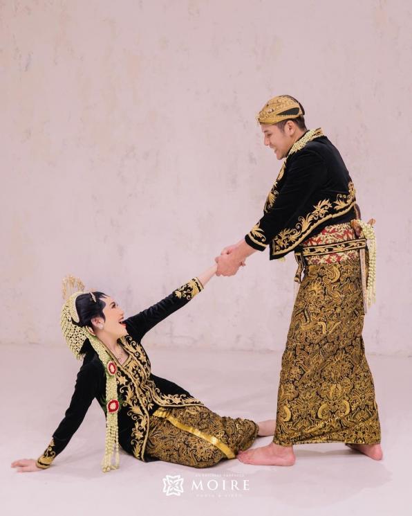 Potret Manglingi Via Vallen Prewed Pakai Paes Jawa (instagram/@viavallen)