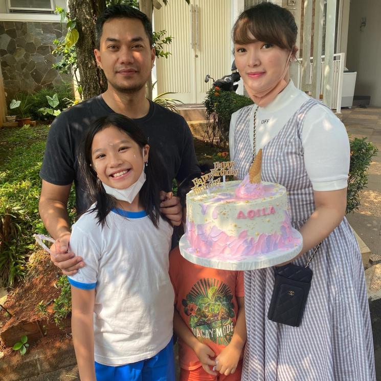 Potret Zaskia Gotik dan suami. (Instagram/@zaskia_gotix)