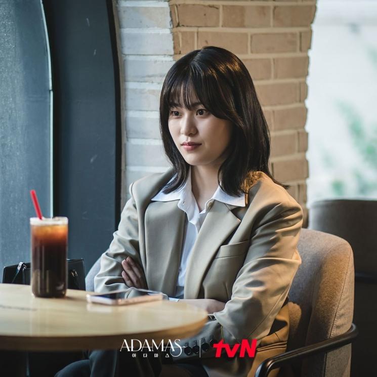 Potret Lee Soo Kyung di Adamas (Instagram/@tvn_drama)