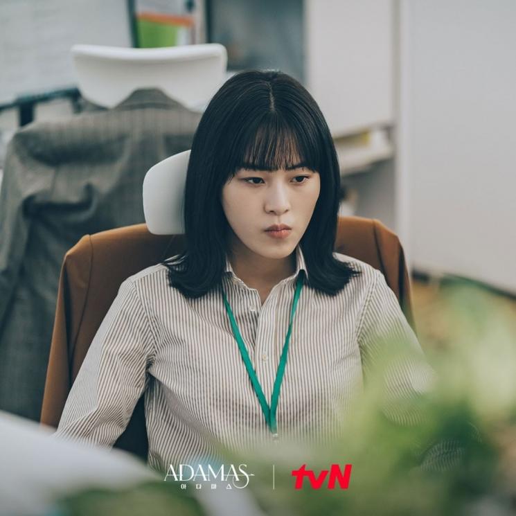 Potret Lee Soo Kyung di Adamas (Instagram/@tvn_drama)