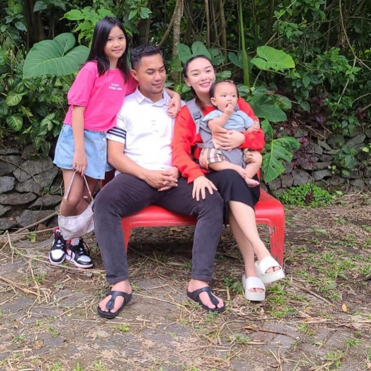 Potret Zaskia Gotik dan suami. (Instagram/@zaskia_gotix)