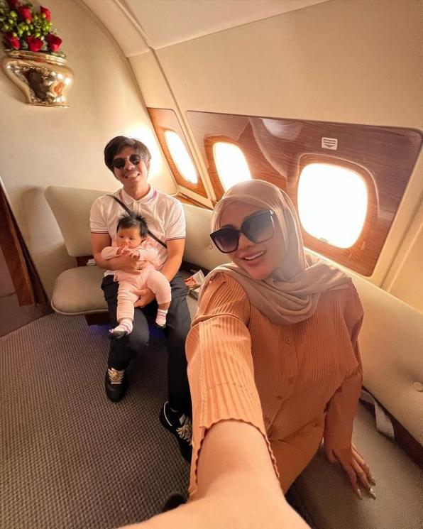 Potret Aurel Hermansyah Berangkat ke Italia. (Instagram/aurelie.hermansyah)