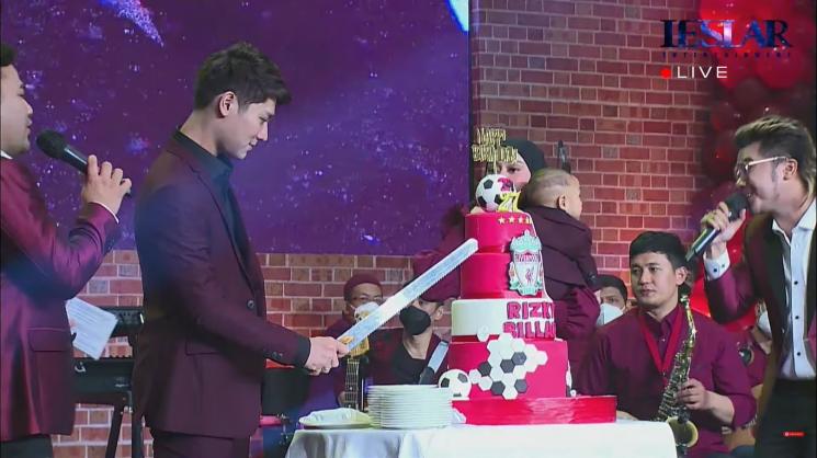 Momen pesta ulang tahun Rizky Billar (YouTube/Leslar Entertainment)