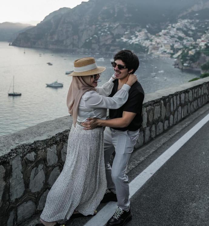Potret romantis Aurel Hermansyah dan Atta Halilintar di Italia. (Instagram/@attahalilintar)
