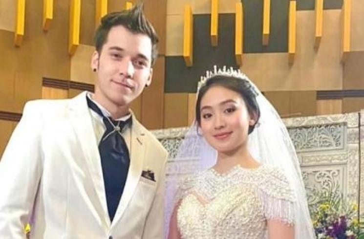 Artis Bersahabat dengan Mantan. (Instagram/natashawilona12)