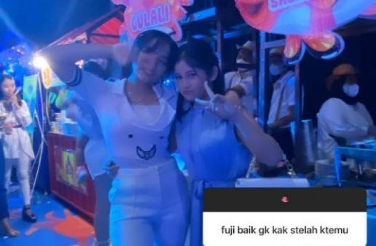 Potret kedekatan Fuji dan Chika. (Instagram/@puput100ly)