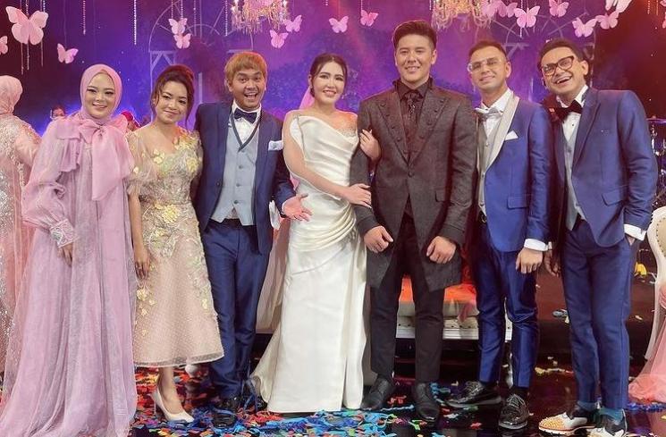 Potret Artis di Resepsi Via Vallen(Instagram/@waodeofficial)