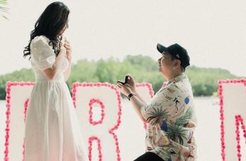 9 Potret Lamaran YouTuber, Nex Carlos Romantis Lamar Kekasih di Pinggir Pantai