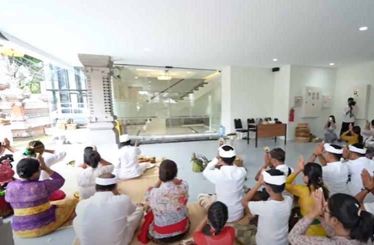 Potret Klinik MS Glow di Bali. (YouTube/Maharani Kemala)