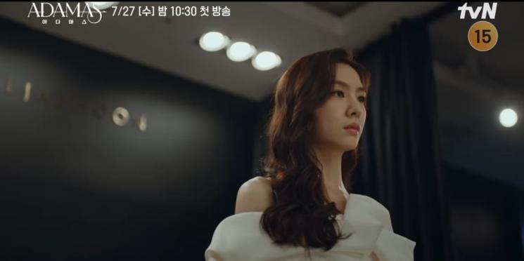 Pesona Seo Ji Hye di Adamas (Instagram/@tvn_drama)