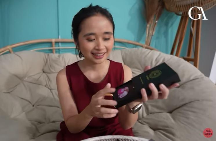 Gritte Agatha mengungkap hampers ulang tahun Rizky Billar. (YouTube/GA)