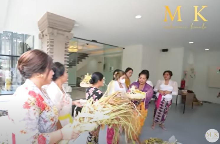 Potret Klinik MS Glow di Bali. (YouTube/Maharani Kemala)