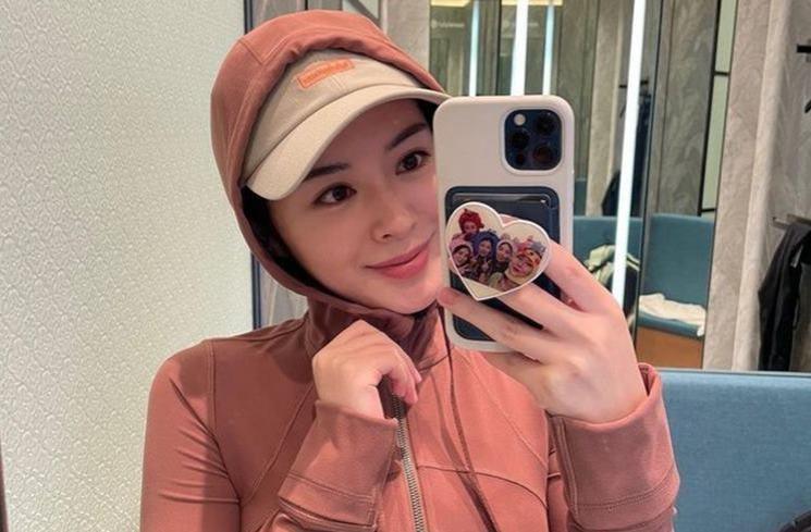 Potret Ayana Moon lepas hijab di Korea Selatan. (Instagram/@xolovelyayana)