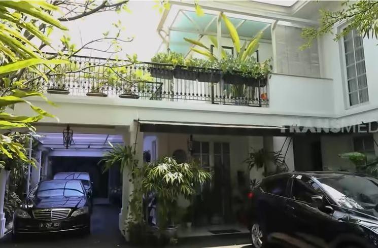 Rumah Yuni Shara. (YouTube/Trans7 Official)