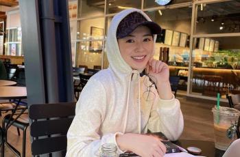 6 Potret Ayana Moon Lepas Hijab di Korea, Curhat Alami Situasi yang Beda dan Sulit