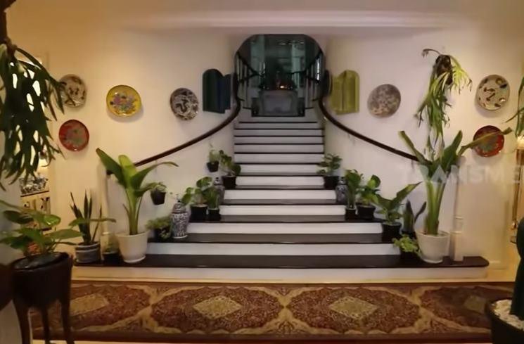 Rumah Yuni Shara. (YouTube/Trans7 Official)