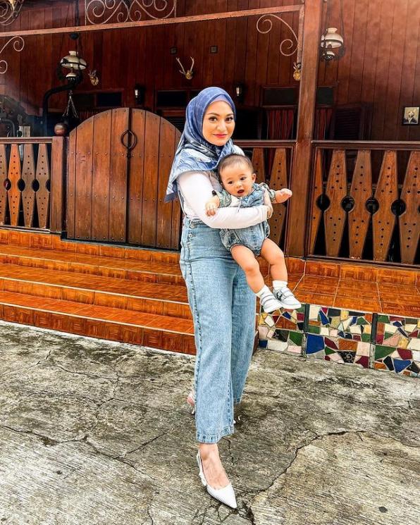 Potret Kompak nathalie Holscher dan Adzam. (Instagram/nathalieholscher)