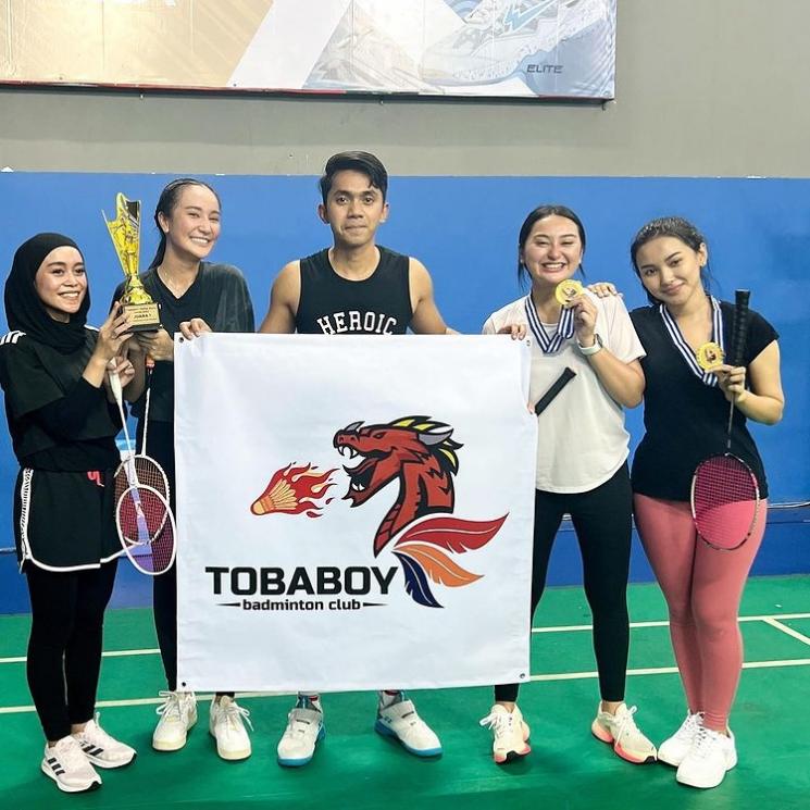 Momen Rizky Billar dan Lesti Kejora Main Badminton (Instagram/tobaboybc)