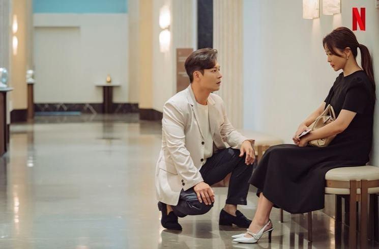 Potret Park Hoon di Remarriage and Desires (Instagram/@netflixkr)