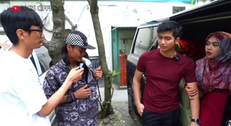 Potret Seleb Ikut Nongkrong di Citayam Fashion Week (YouTube/Ricis Official)