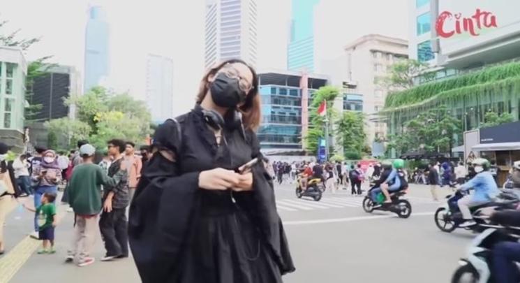 Potret Seleb Ikut Nongkrong di Citayam Fashion Week (YouTube/Cinta)