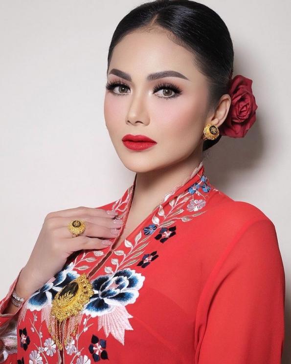 Artis Lakukan Operasi Agar Langsing (Instagram/krisdayantilemos)