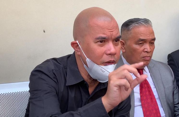 Ahmad Dhani, Mulan Jameela dan kuasa hukumnya Dody Haryanto. (MataMata.com/Adiyoga Priyambodo)