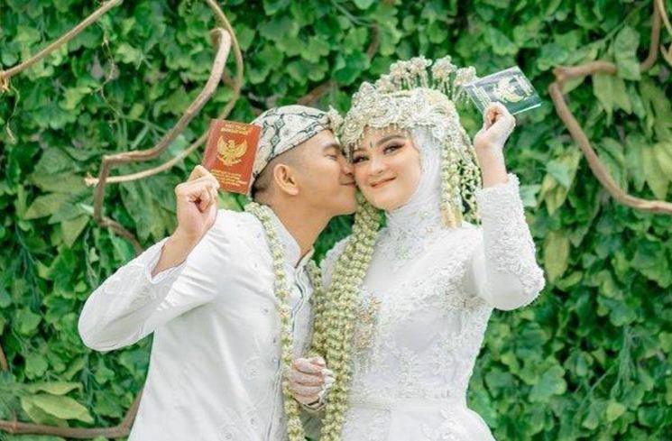Artis pakai mahar mata uang asing saat nikah (Instagram/@da2_ridho)