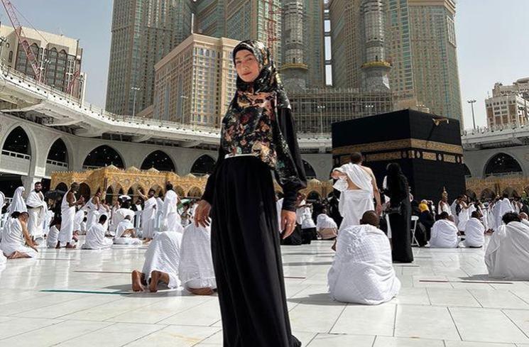 Artis dan Pesohor Pernah Ditaksir Raffi Ahmad. (Instagram/desyratnasariterdepan)