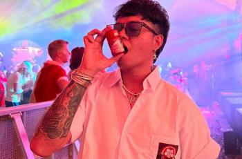 Weird Genius Manggung Pakai Seragam SMA di Tomorrowland 2022: Awas Muncul Guru BK