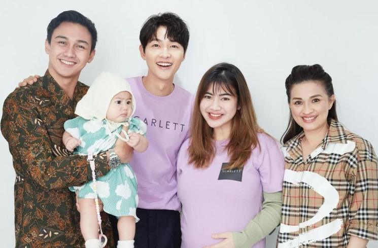Felicya Angelista foto bareng Song Joong Ki. (Instagram/felicyangelista_)