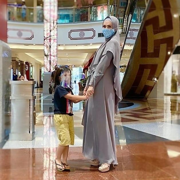 Potret Mulan Jameela Momong Anak (instagram/@mulanjameela1)