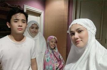 10 Potret Mulan Jameela Momong Anak, Sosok Ibu Penyayang